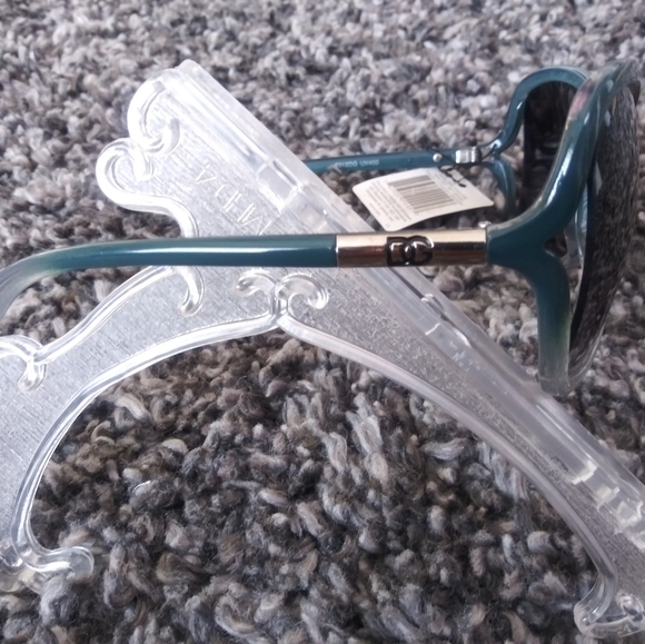 DG Sunglasses - Picture 3 of 3